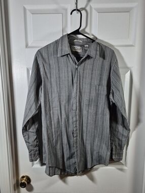 Impact Men’s Gray Stripe Long-Sleeve Button-Down Shirt